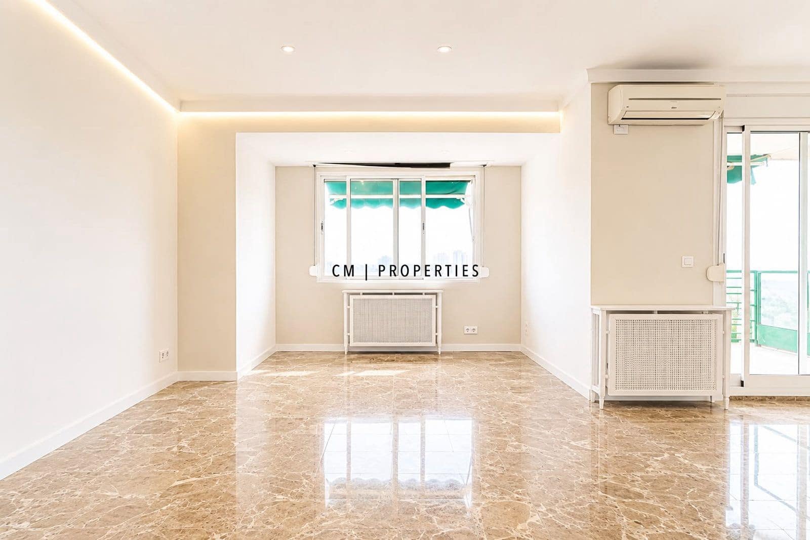 Piso de 3 habitaciones en València ciudad en alquiler con garaje - 1.900 € (Ref: 10033069)
