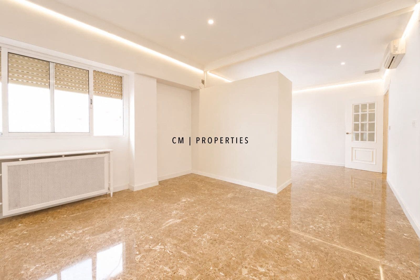 Piso de 3 habitaciones en València ciudad en alquiler con garaje - 1.900 € (Ref: 10033069)