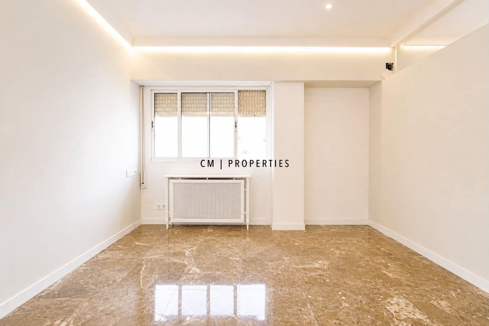 Piso de 3 habitaciones en València ciudad en alquiler con garaje - 1.900 € (Ref: 10033069)