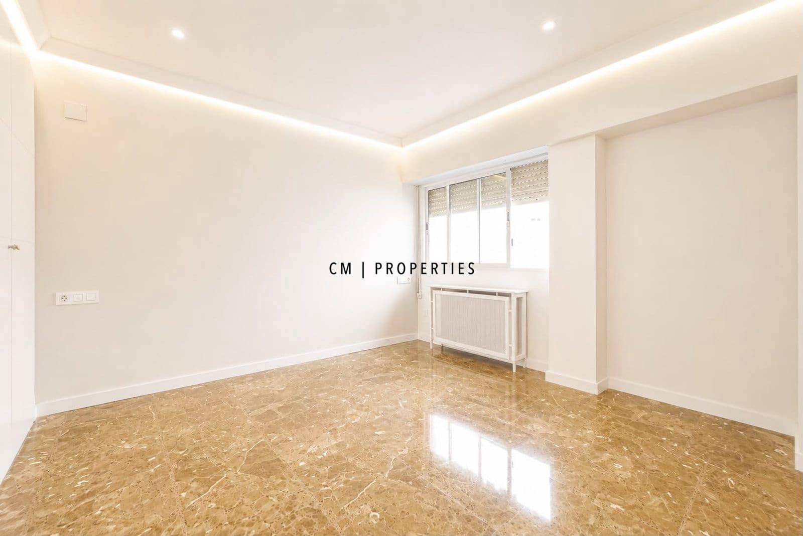 Piso de 3 habitaciones en València ciudad en alquiler con garaje - 1.900 € (Ref: 10033069)