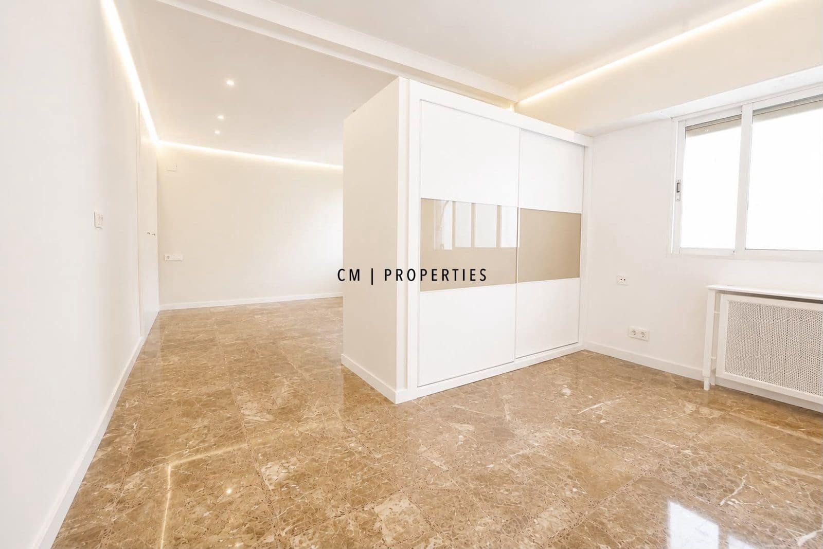 Piso de 3 habitaciones en València ciudad en alquiler con garaje - 1.900 € (Ref: 10033069)