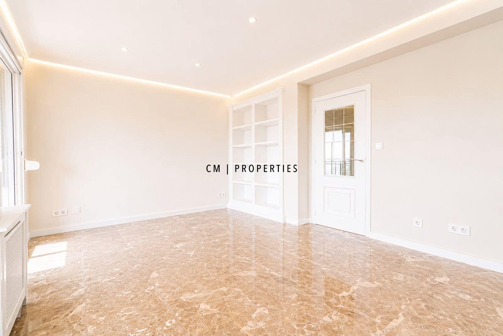 Piso de 3 habitaciones en València ciudad en alquiler con garaje - 1.900 € (Ref: 10033069)