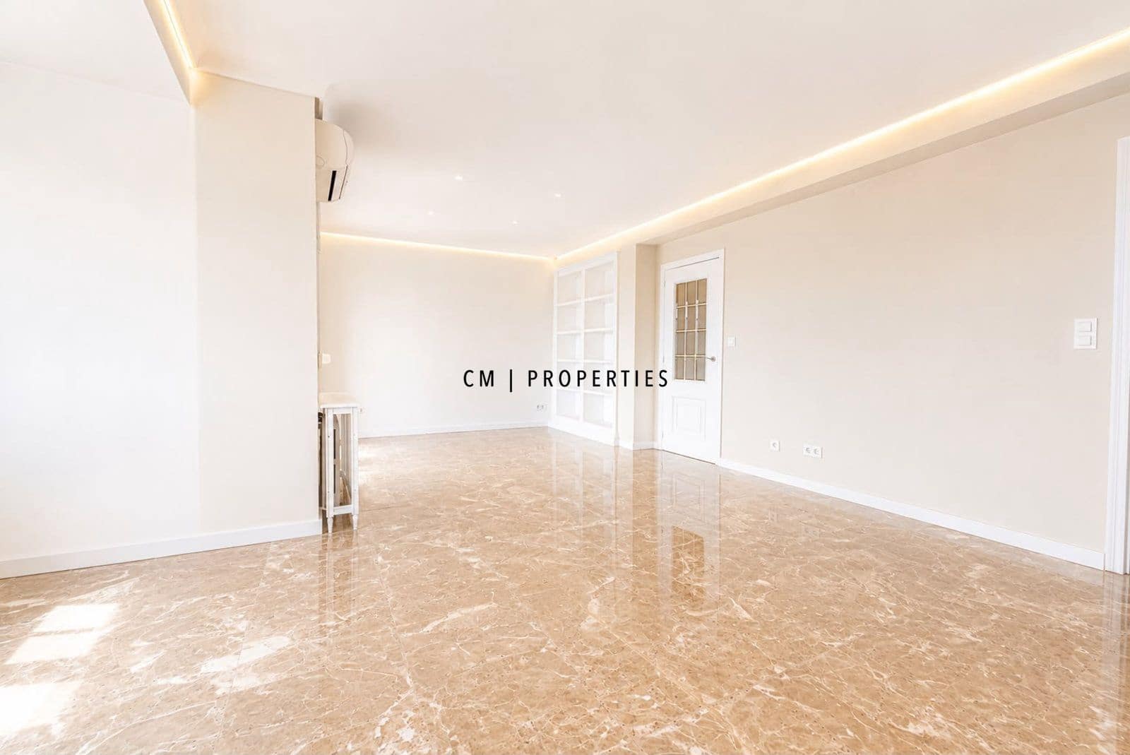 Piso de 3 habitaciones en València ciudad en alquiler con garaje - 1.900 € (Ref: 10033069)