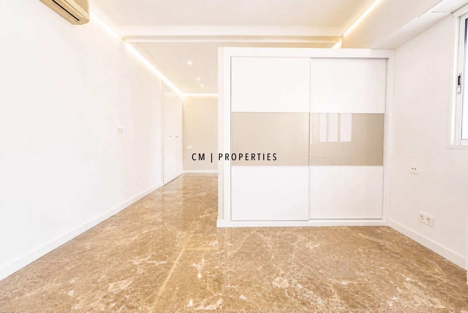 Piso de 3 habitaciones en València ciudad en alquiler con garaje - 1.900 € (Ref: 10033069)