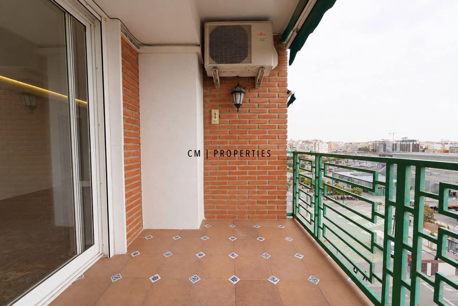 Piso de 3 habitaciones en València ciudad en alquiler con garaje - 1.900 € (Ref: 10033069)