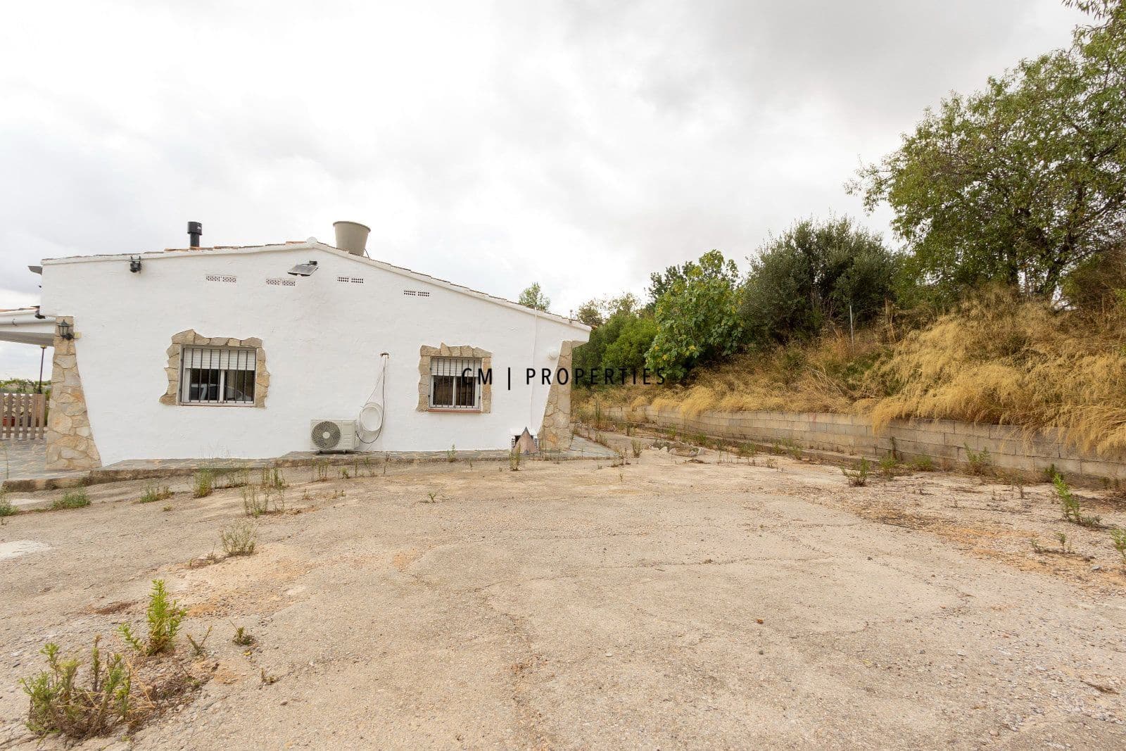 3 bedroom Villa for sale in Chiva with garage - € 190,000 (Ref: 10043338)