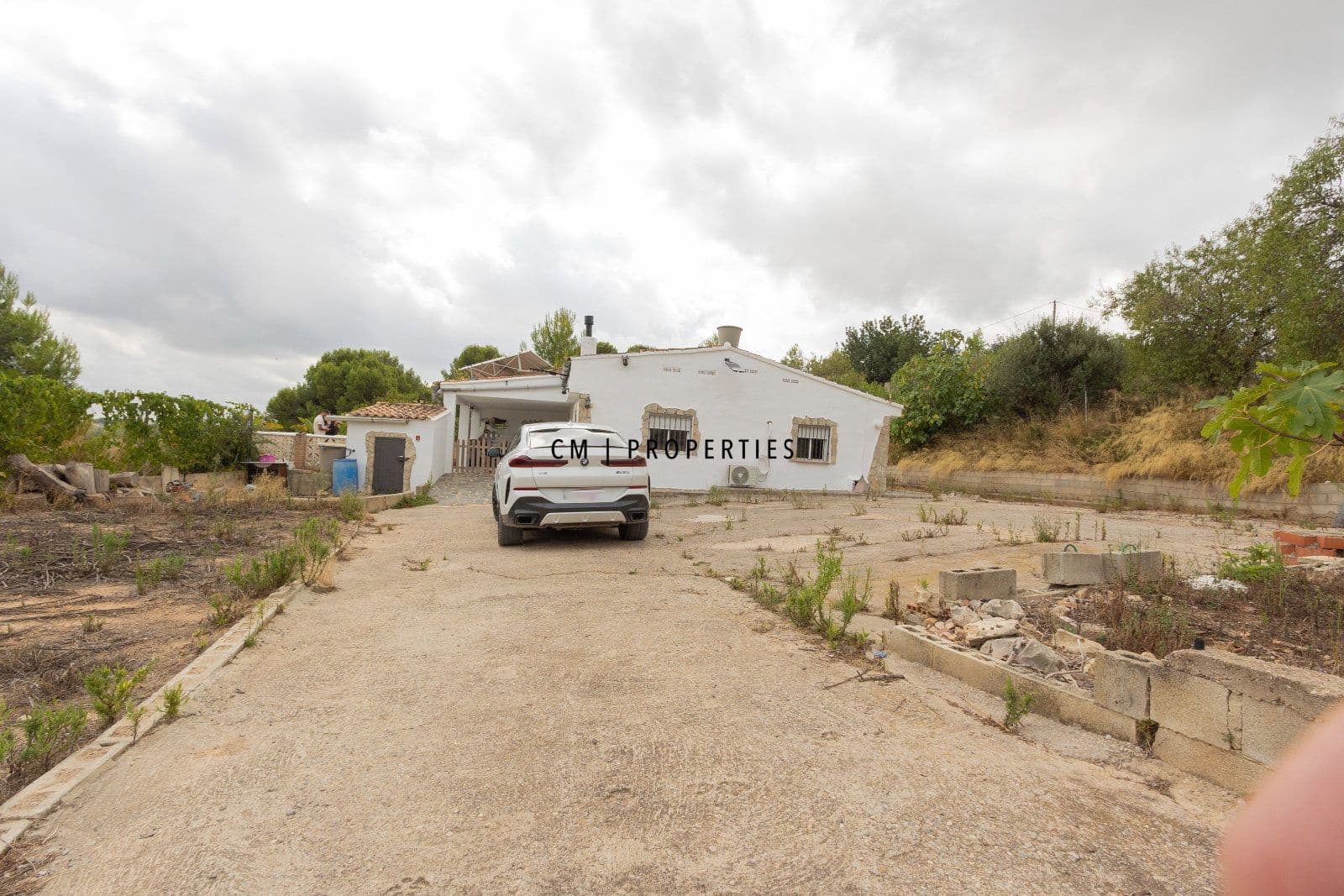 3 bedroom Villa for sale in Chiva with garage - € 190,000 (Ref: 10043338)