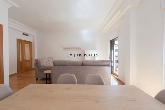 3 sovrum Lägenhet att hyra i Ciutat Vella, Valencia stad - 1 800 € (Ref: 10051878)
