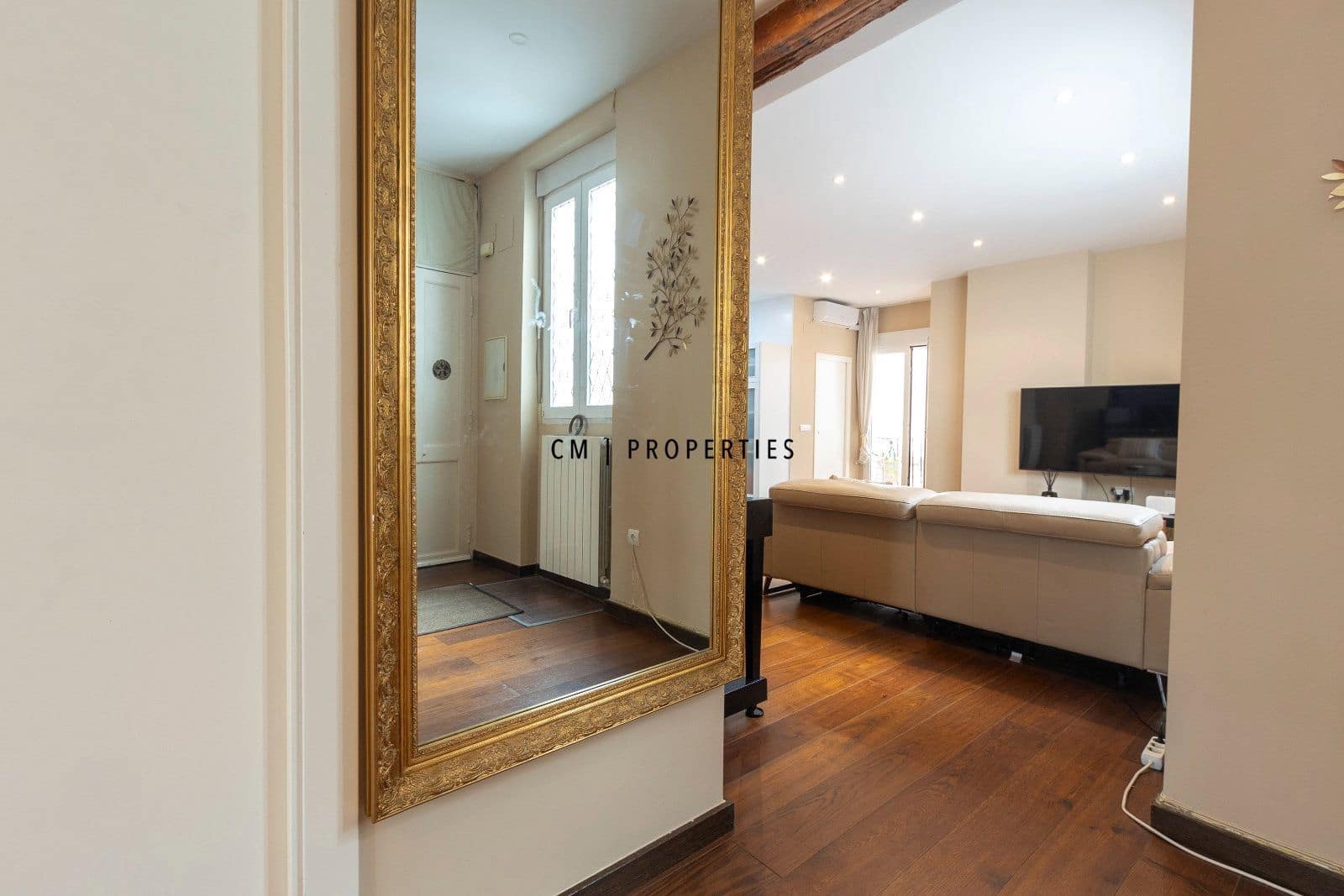 2 bedroom Flat for rent in Valencia city with garage - € 1,900 (Ref: 10051987)