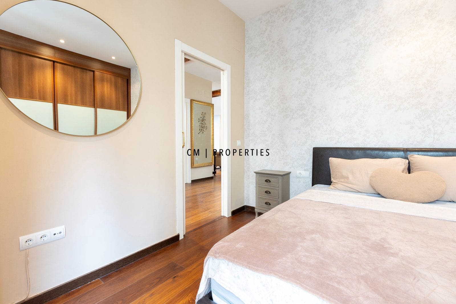 2 bedroom Flat for rent in Valencia city with garage - € 1,900 (Ref: 10051987)