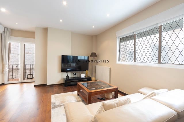 Piso de 2 habitaciones en Ciutat Vella, València ciudad en alquiler con garaje - 2.130 € (Ref: 10051987)