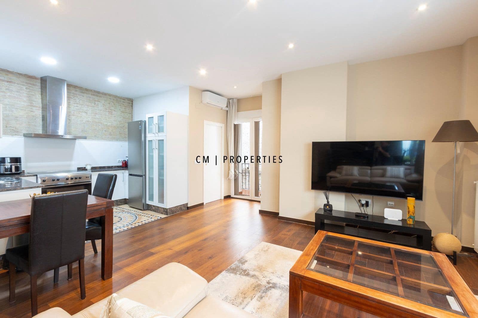 2 bedroom Flat for rent in Valencia city with garage - € 1,900 (Ref: 10051987)