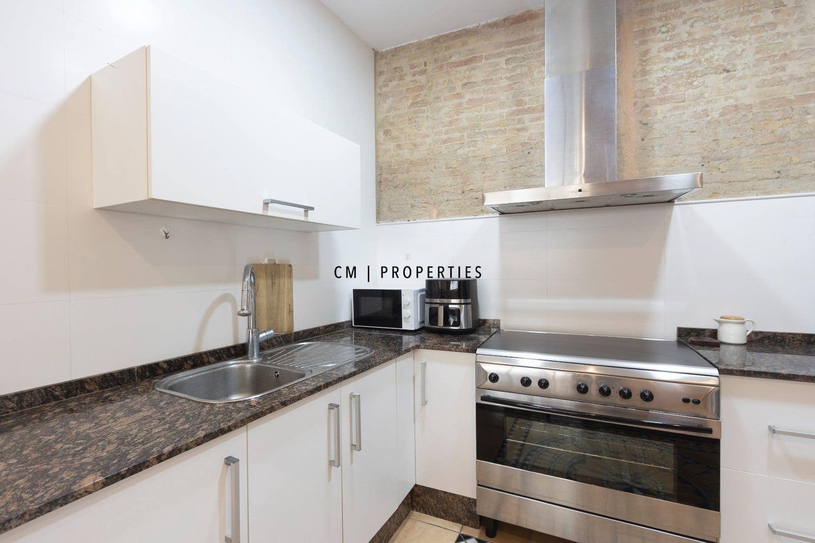 2 bedroom Flat for rent in Valencia city with garage - € 1,900 (Ref: 10051987)