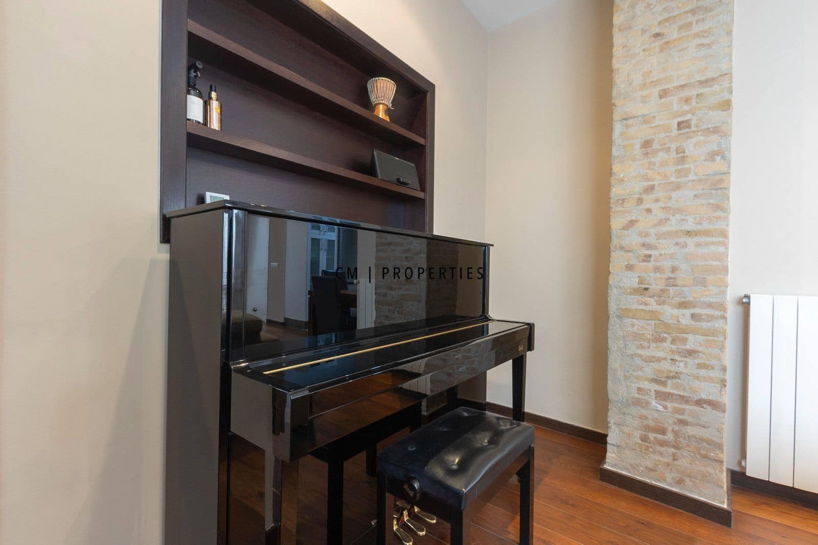 2 bedroom Flat for rent in Valencia city with garage - € 1,900 (Ref: 10051987)