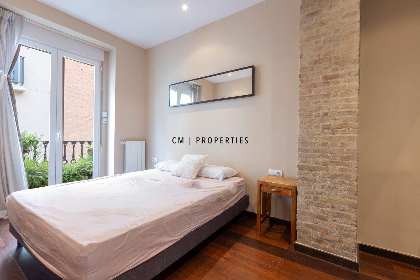 2 bedroom Flat for rent in Valencia city with garage - € 1,900 (Ref: 10051987)
