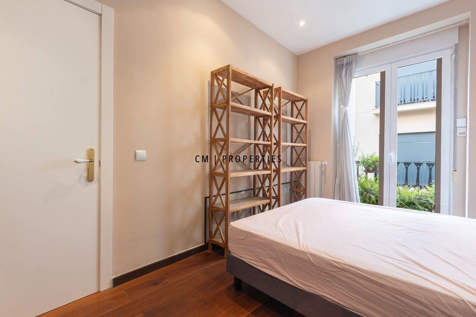 2 bedroom Flat for rent in Valencia city with garage - € 1,900 (Ref: 10051987)