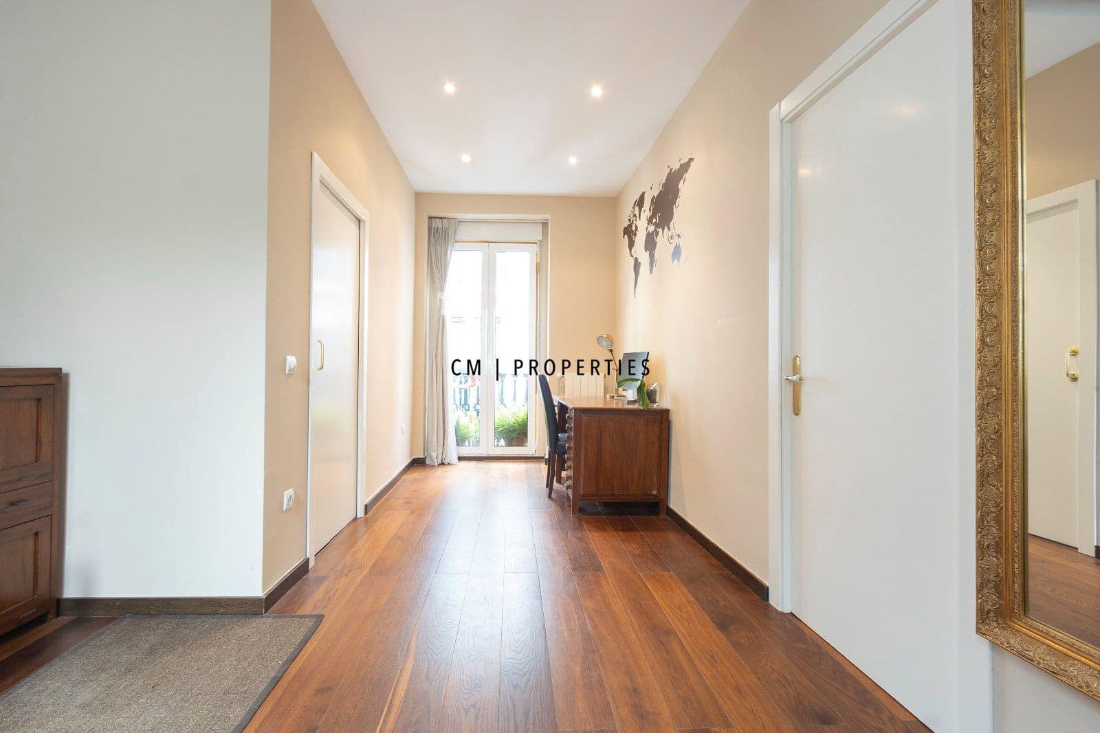 2 bedroom Flat for rent in Valencia city with garage - € 1,900 (Ref: 10051987)