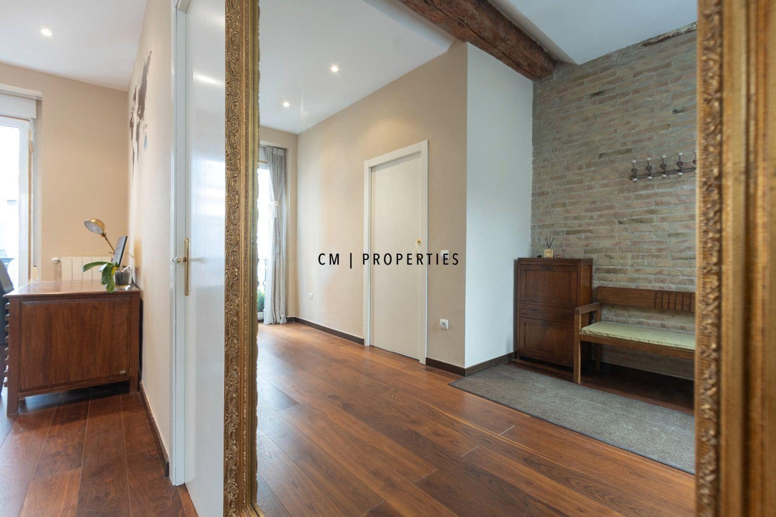 2 bedroom Flat for rent in Valencia city with garage - € 1,900 (Ref: 10051987)