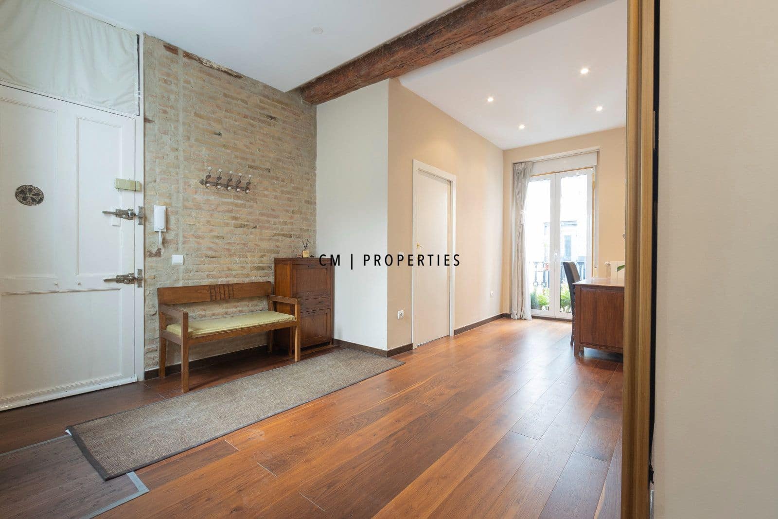 2 bedroom Flat for rent in Valencia city with garage - € 1,900 (Ref: 10051987)