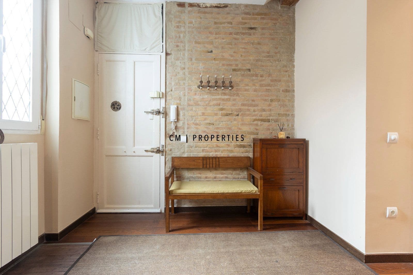 2 bedroom Flat for rent in Valencia city with garage - € 1,900 (Ref: 10051987)