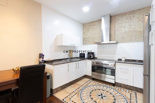 Piso de 2 habitaciones en Ciutat Vella, València ciudad en alquiler con garaje - 2.130 € (Ref: 10051987)