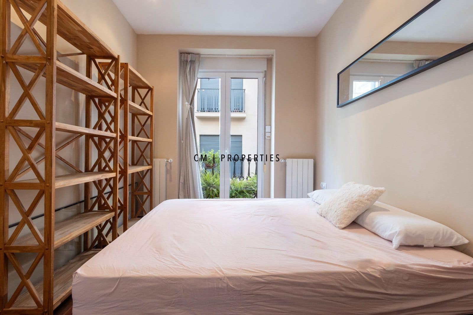 2 bedroom Flat for rent in Valencia city with garage - € 1,900 (Ref: 10051987)