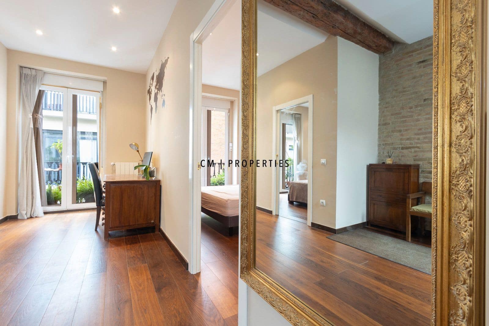 2 bedroom Flat for rent in Valencia city with garage - € 1,900 (Ref: 10051987)