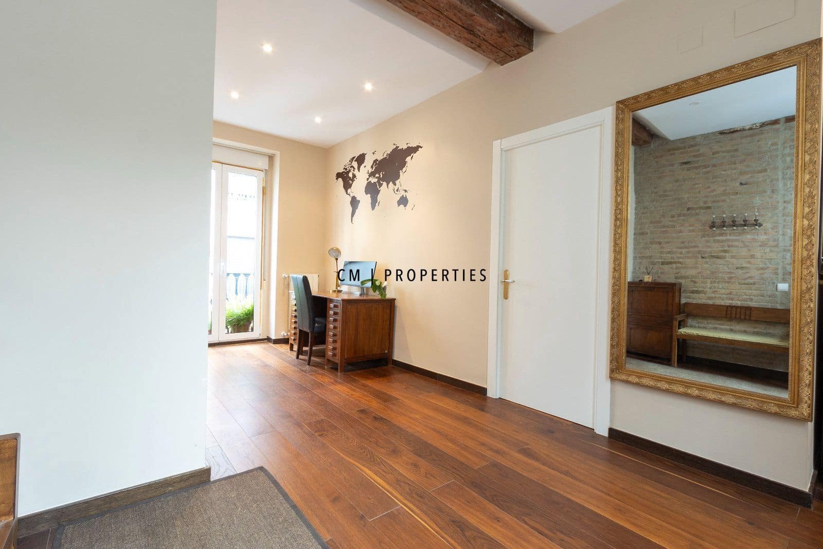 2 bedroom Flat for rent in Valencia city with garage - € 1,900 (Ref: 10051987)