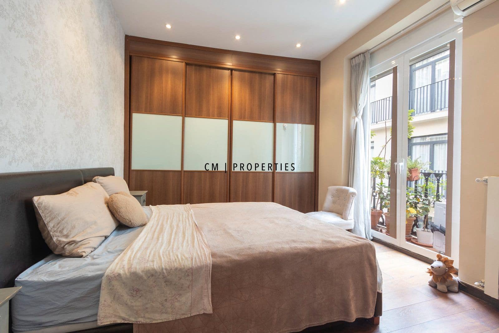 2 bedroom Flat for rent in Valencia city with garage - € 1,900 (Ref: 10051987)