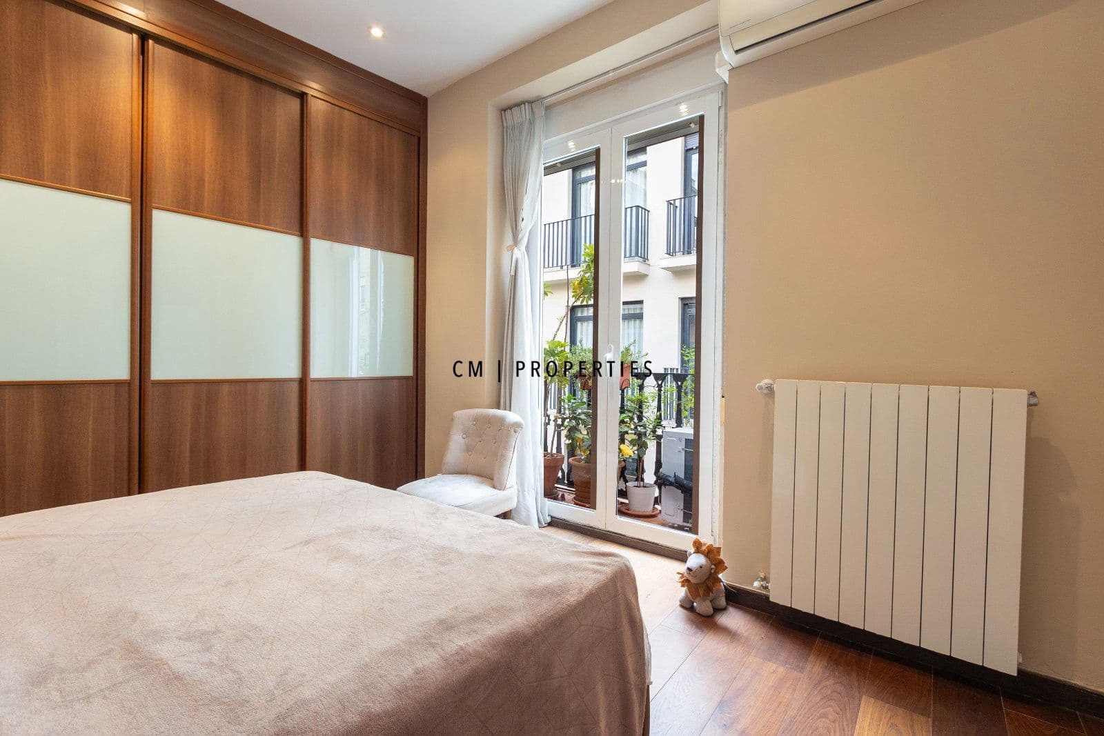 2 bedroom Flat for rent in Valencia city with garage - € 1,900 (Ref: 10051987)