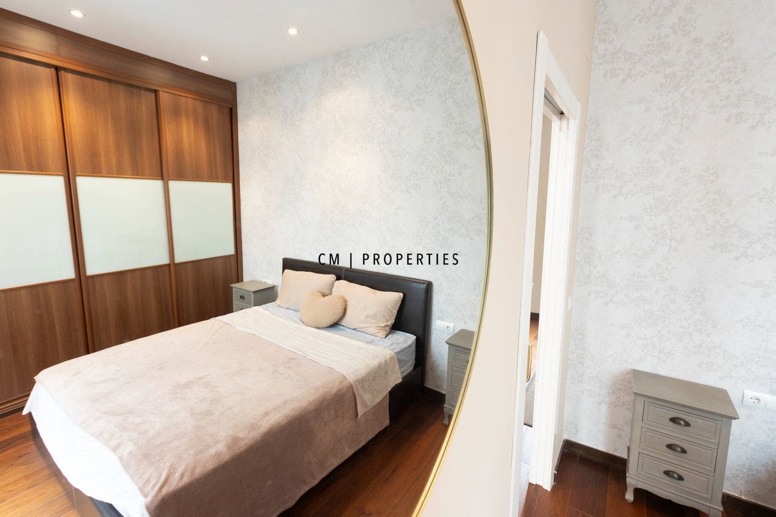 2 bedroom Flat for rent in Valencia city with garage - € 1,900 (Ref: 10051987)