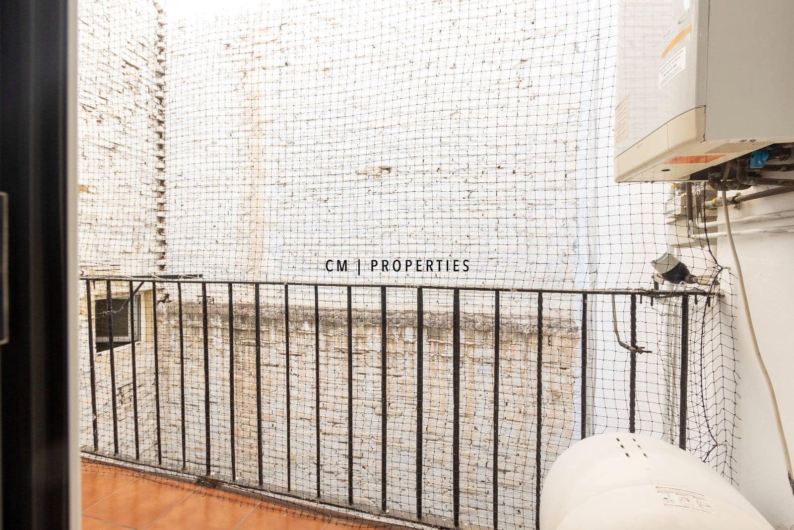 2 bedroom Flat for rent in Valencia city with garage - € 1,900 (Ref: 10051987)