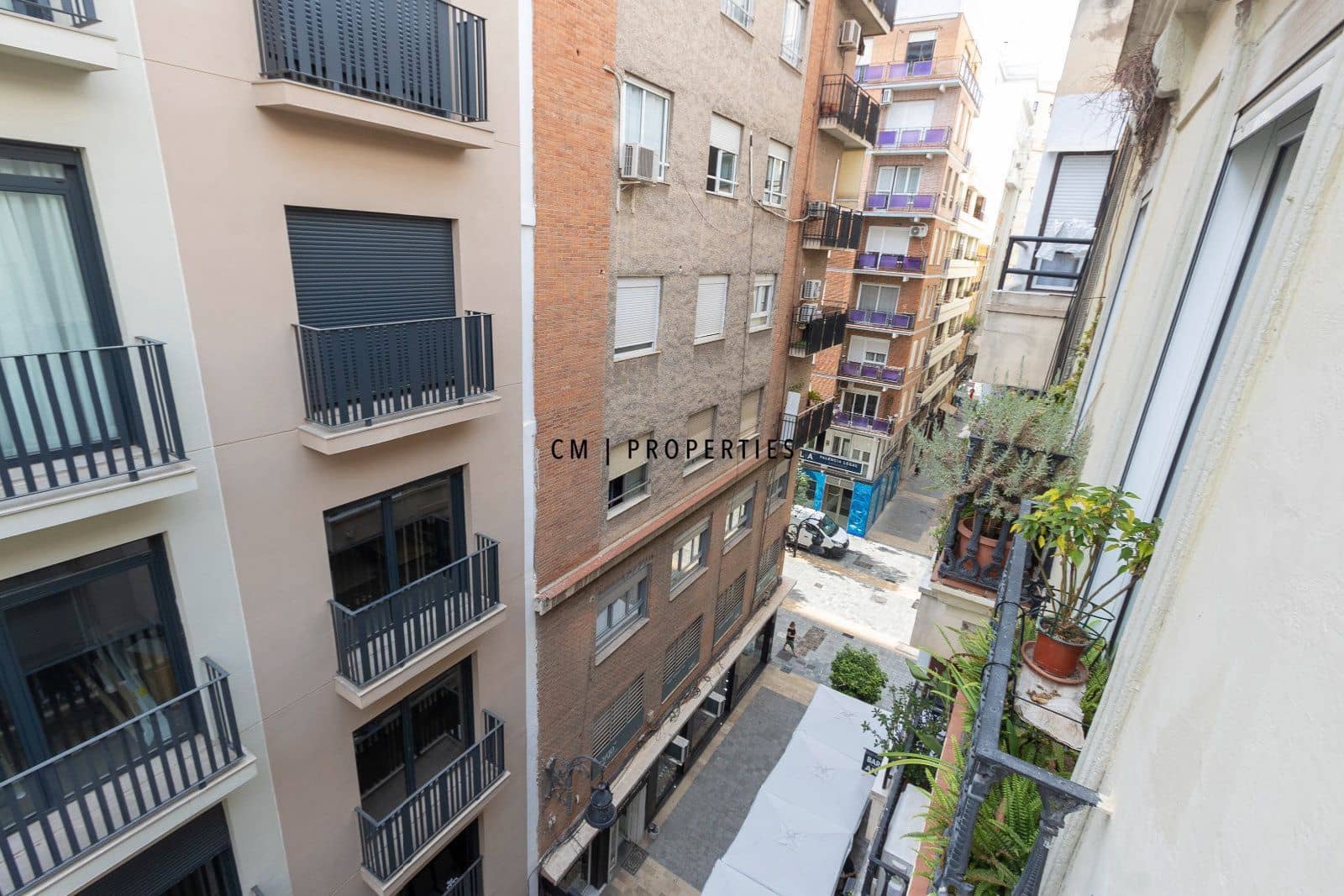 2 bedroom Flat for rent in Valencia city with garage - € 1,900 (Ref: 10051987)