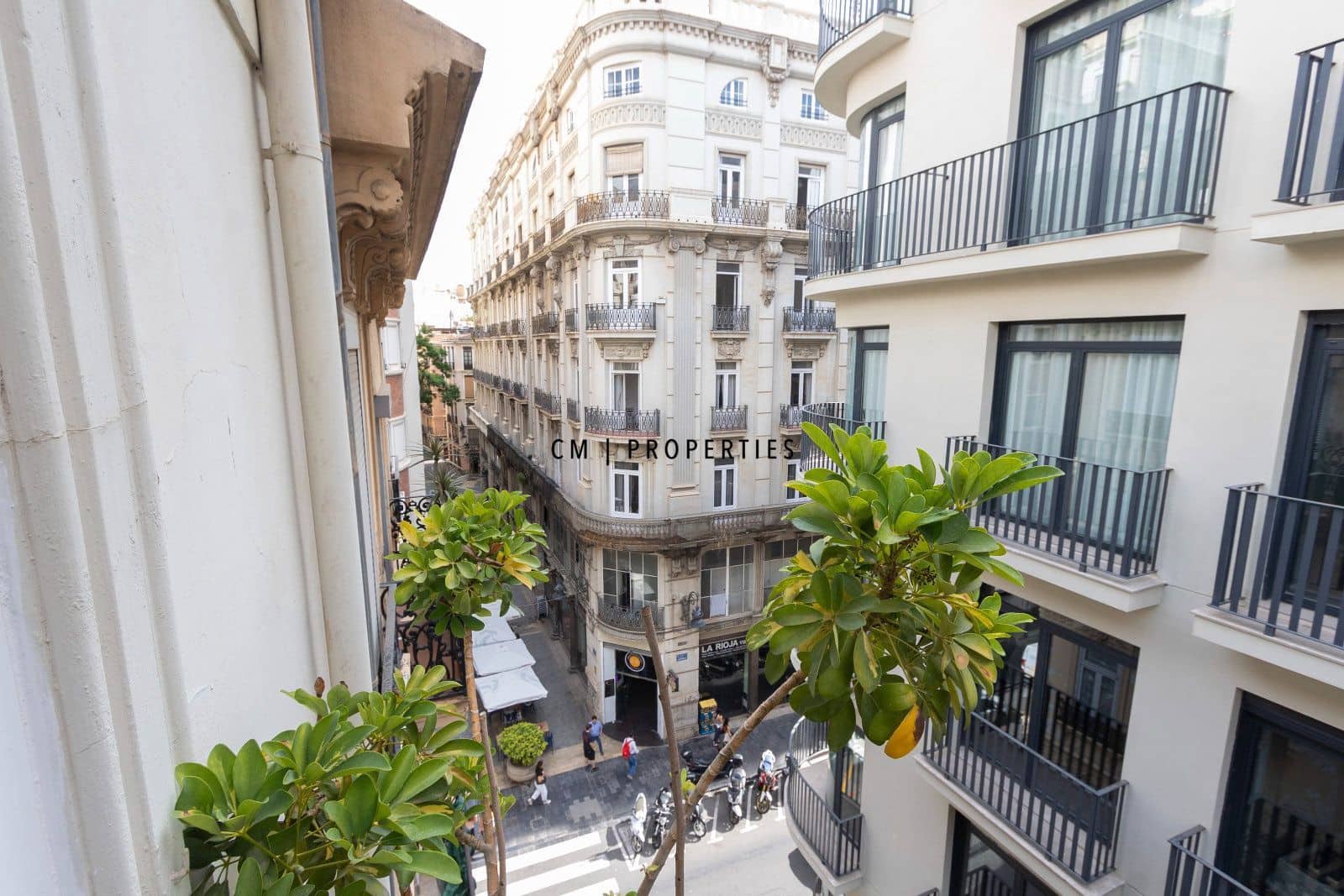 2 bedroom Flat for rent in Valencia city with garage - € 1,900 (Ref: 10051987)