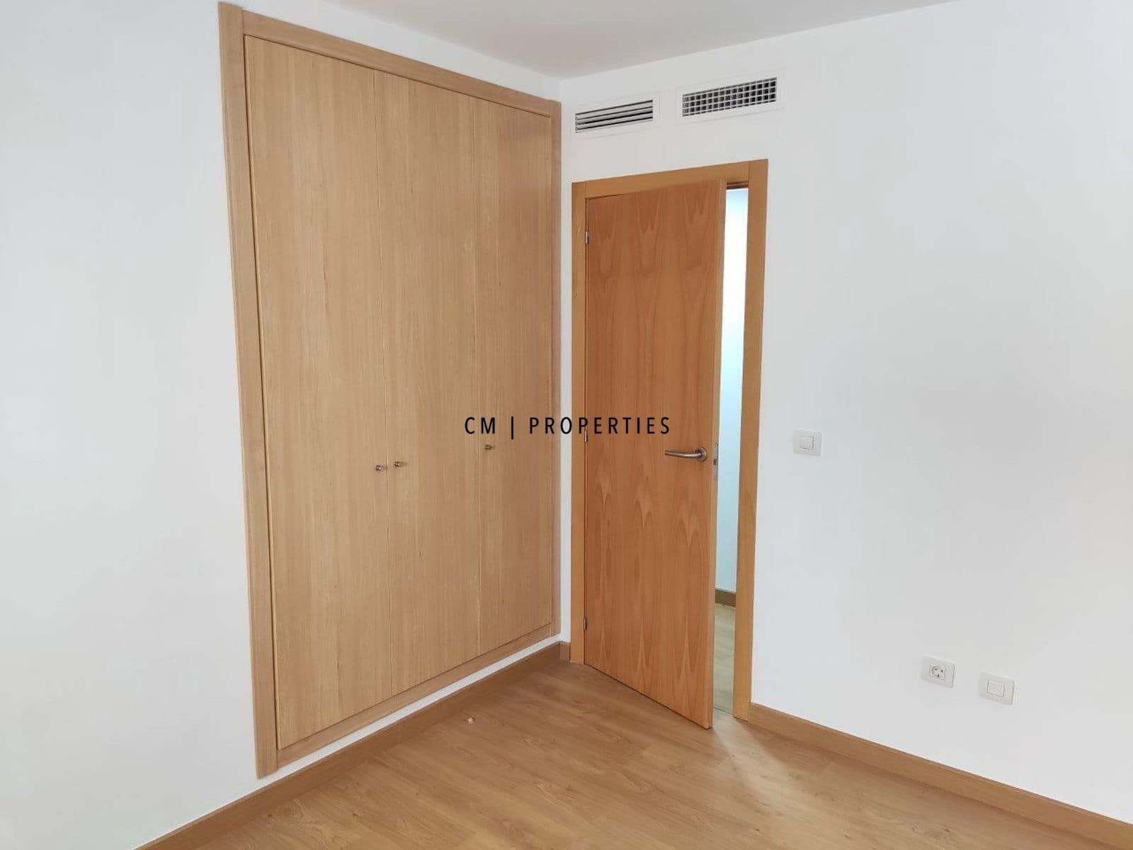 4 sypialnia Mieszkanie do wynajęcia w Paterna - 1 500 € (Ref: 10054619)