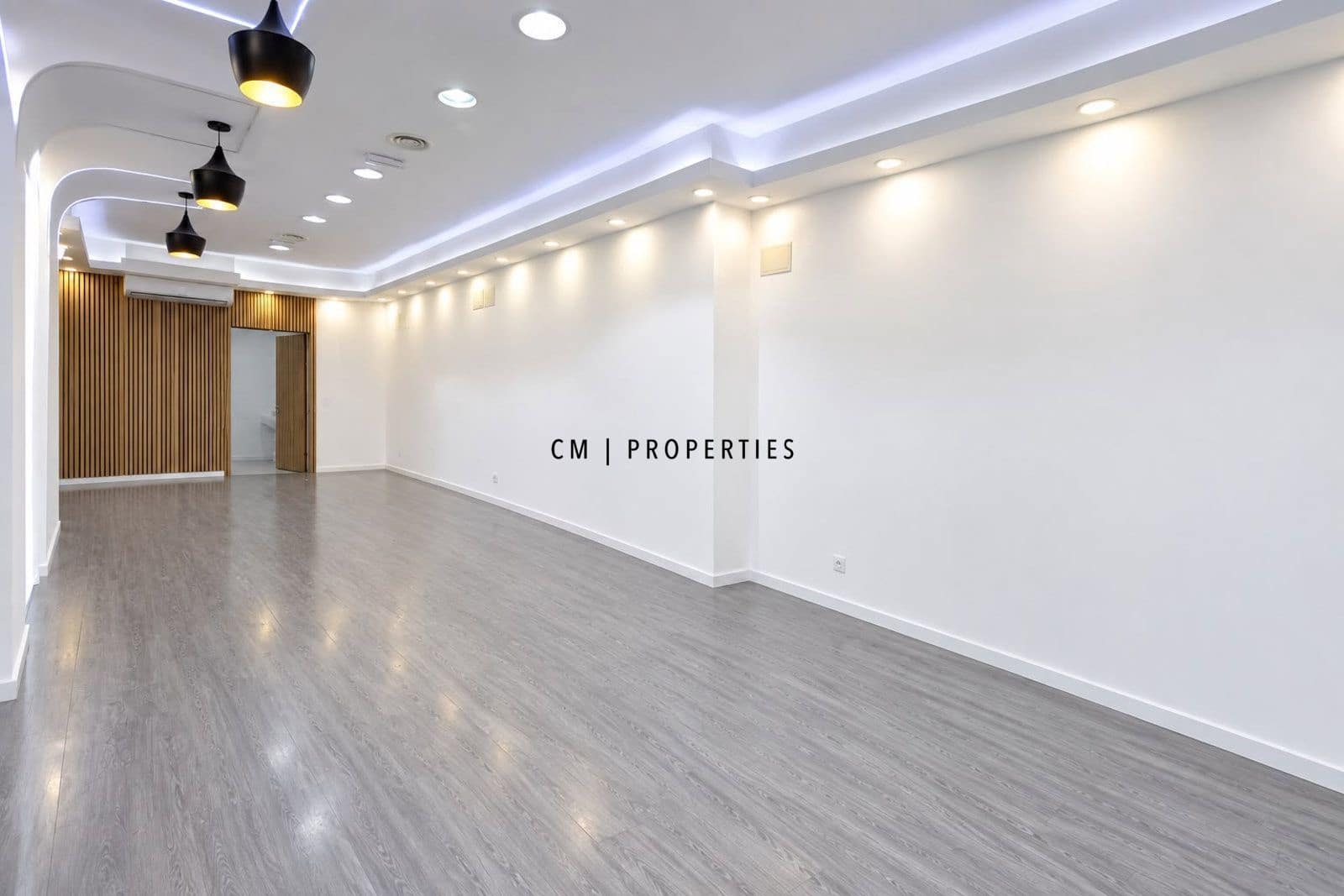 Komercyjne do wynajęcia w Miasto Walencja - 1 200 € (Ref: 10062651)