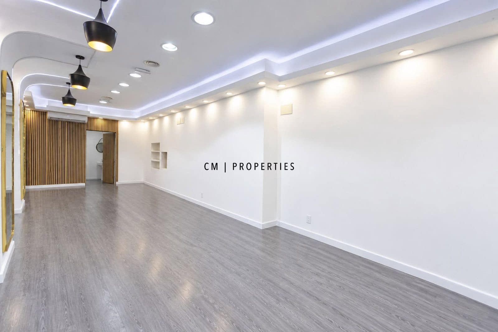 Komercyjne do wynajęcia w Miasto Walencja - 1 200 € (Ref: 10062651)