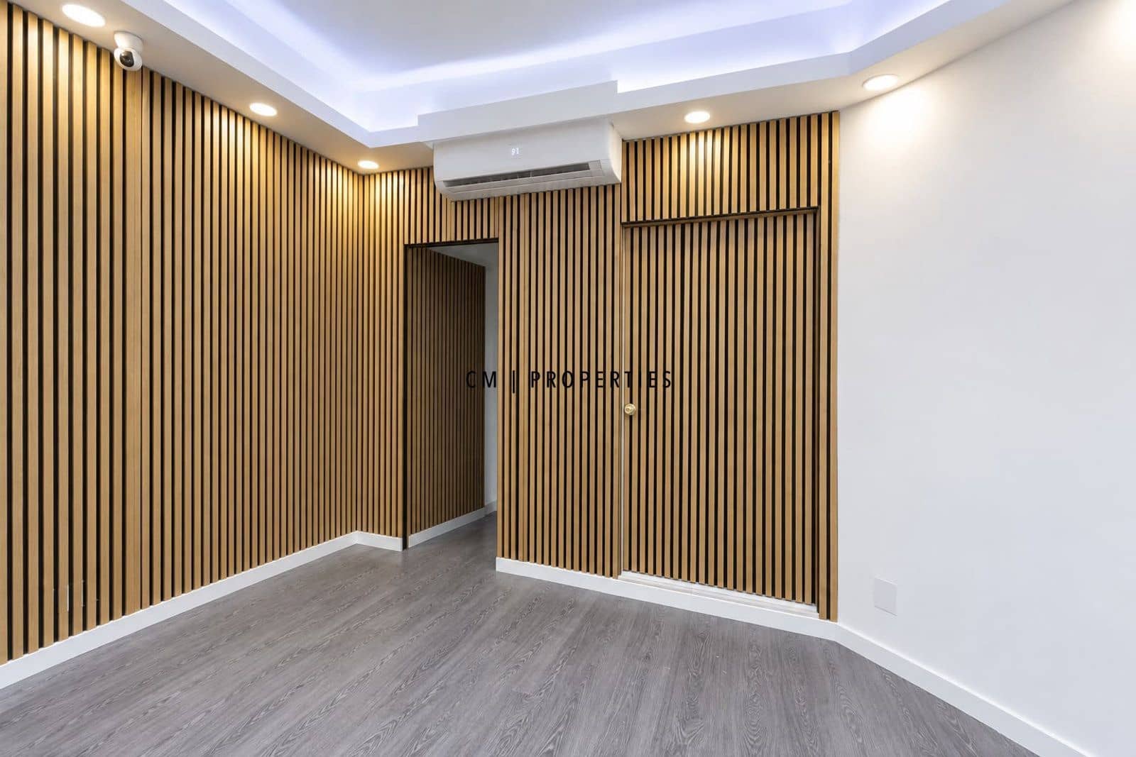 Komercyjne do wynajęcia w Miasto Walencja - 1 200 € (Ref: 10062651)