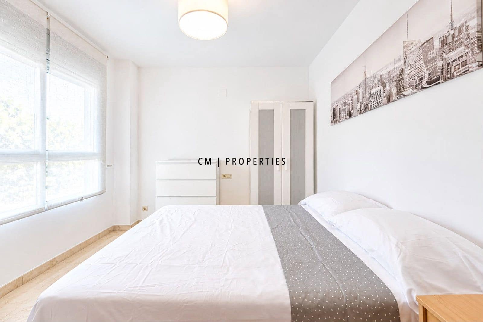 3 bedroom Flat for rent in Valencia city with pool garage - € 2,100 (Ref: 10062653)