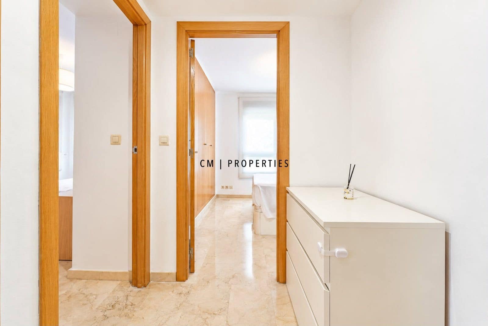 3 bedroom Flat for rent in Valencia city with pool garage - € 2,100 (Ref: 10062653)