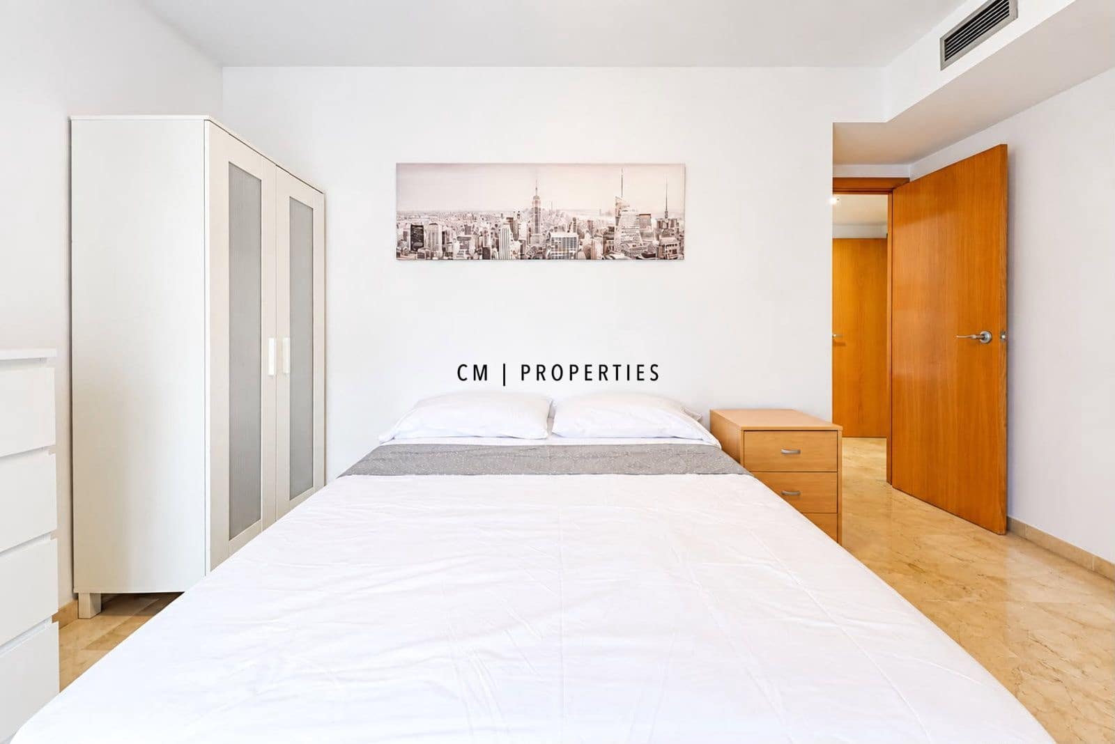 3 bedroom Flat for rent in Valencia city with pool garage - € 2,100 (Ref: 10062653)