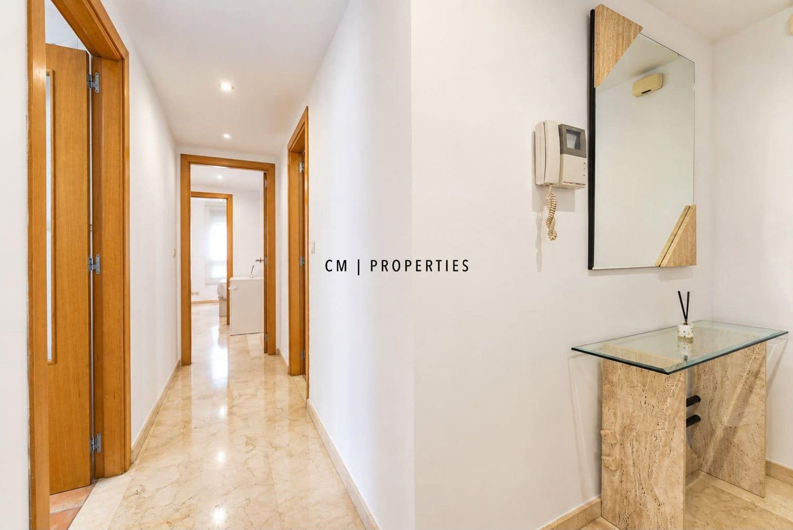 3 bedroom Flat for rent in Valencia city with pool garage - € 2,100 (Ref: 10062653)