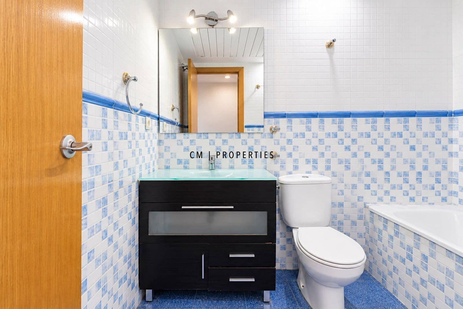3 bedroom Flat for rent in Valencia city with pool garage - € 2,100 (Ref: 10062653)