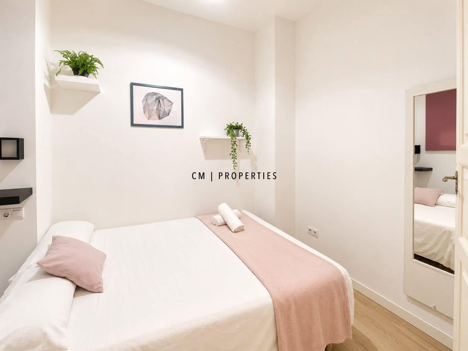 4 slaapkamer Flat te huur in Valencia stad - € 1.650 (Ref: 10070253)