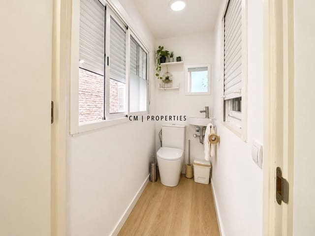 4 slaapkamer Flat te huur in L'Eixample, Valencia stad - € 1.650 (Ref: 10070253)