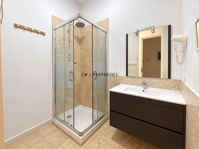 4 slaapkamer Flat te huur in L'Eixample, Valencia stad - € 1.650 (Ref: 10070253)