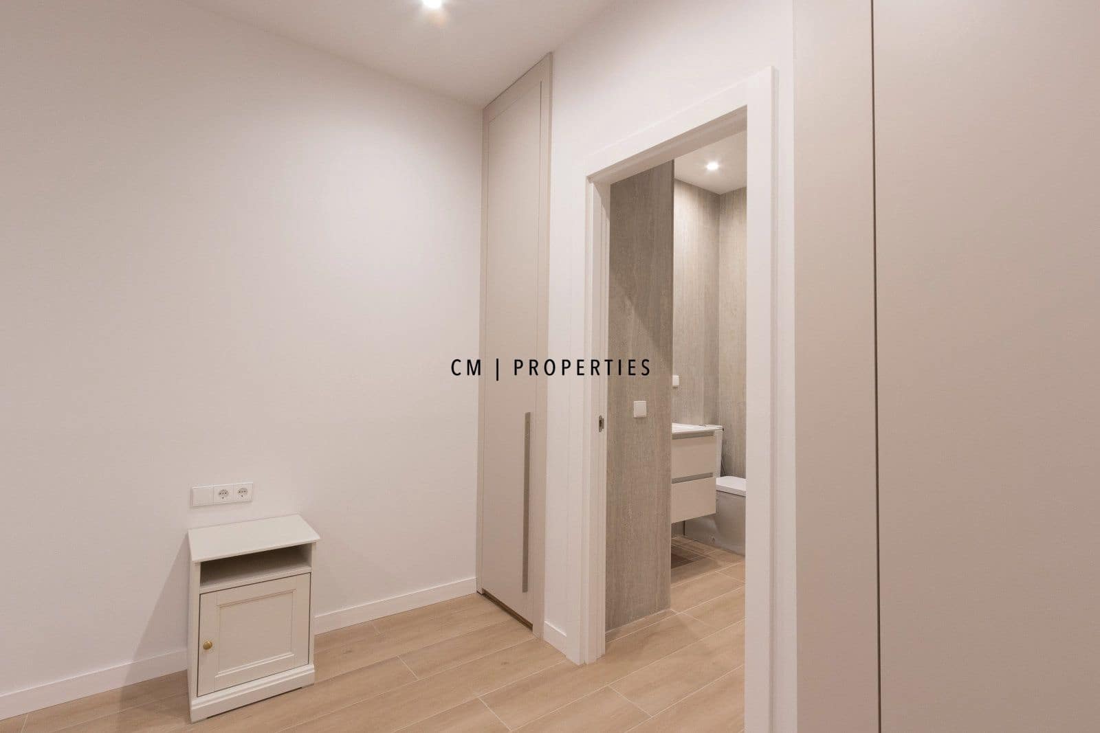 5 soverom Leilighet til leie i Valencia by - € 4 500 (Ref: 10076961)