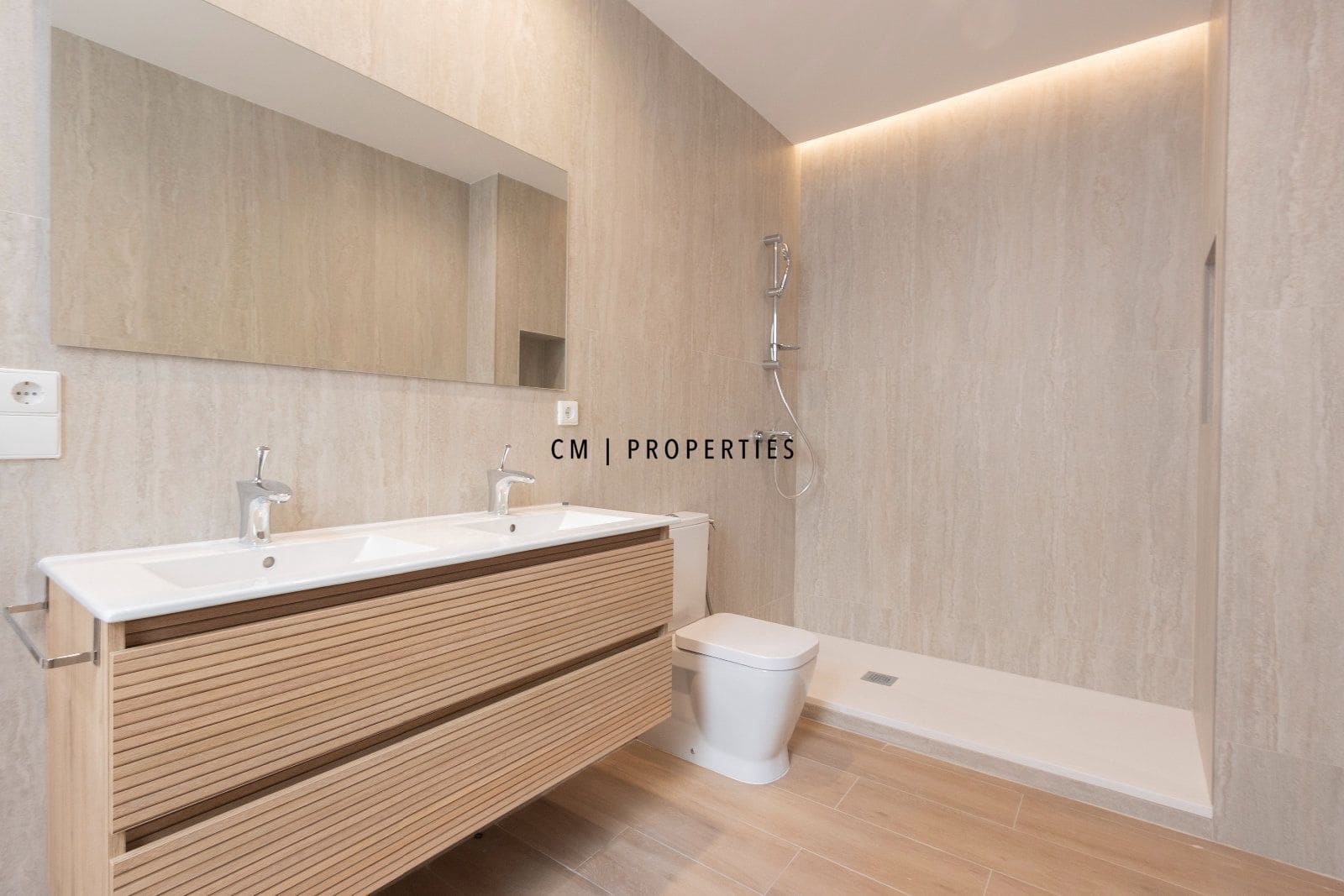 5 soverom Leilighet til leie i Valencia by - € 4 500 (Ref: 10076961)