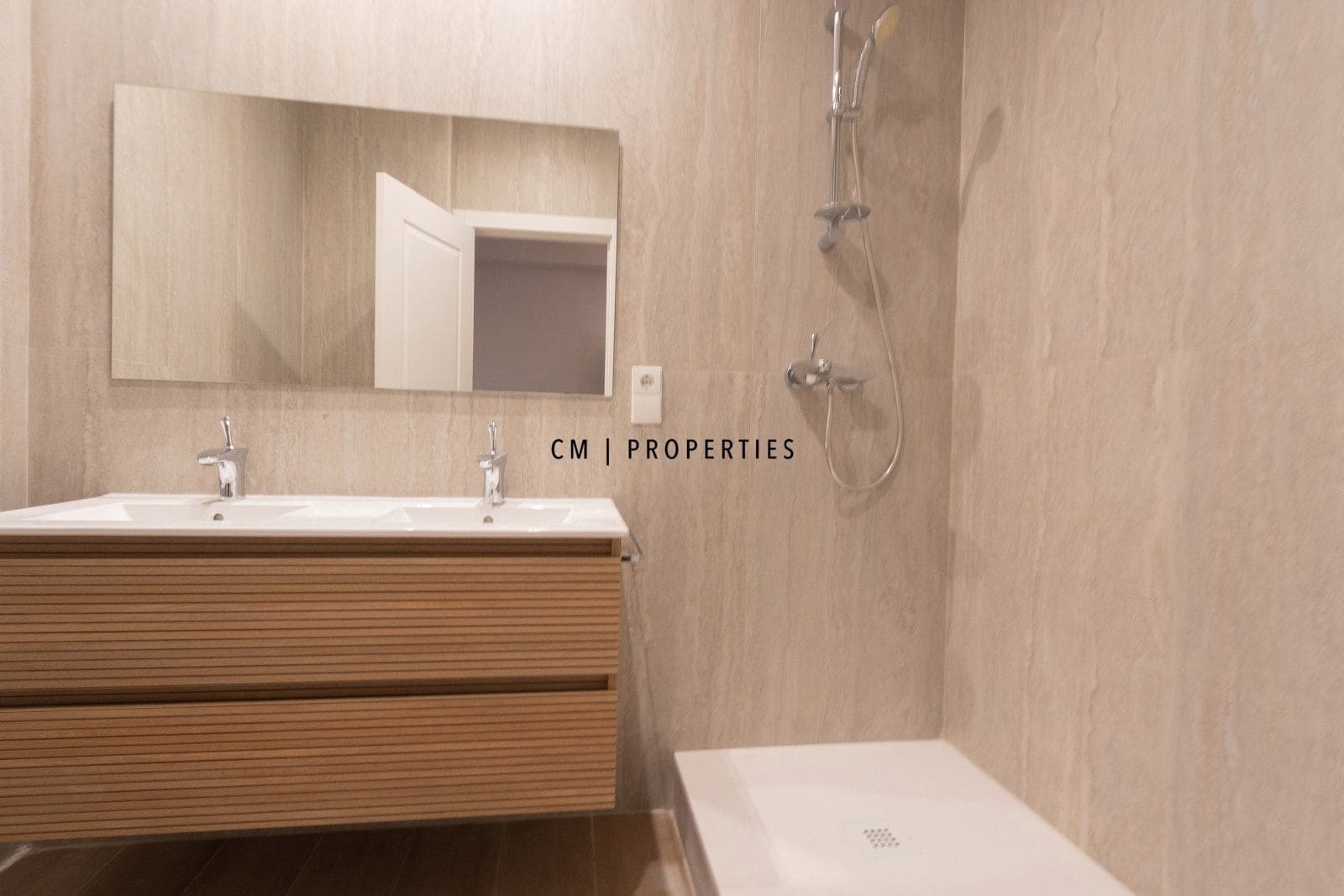 5 soverom Leilighet til leie i Valencia by - € 4 500 (Ref: 10076961)