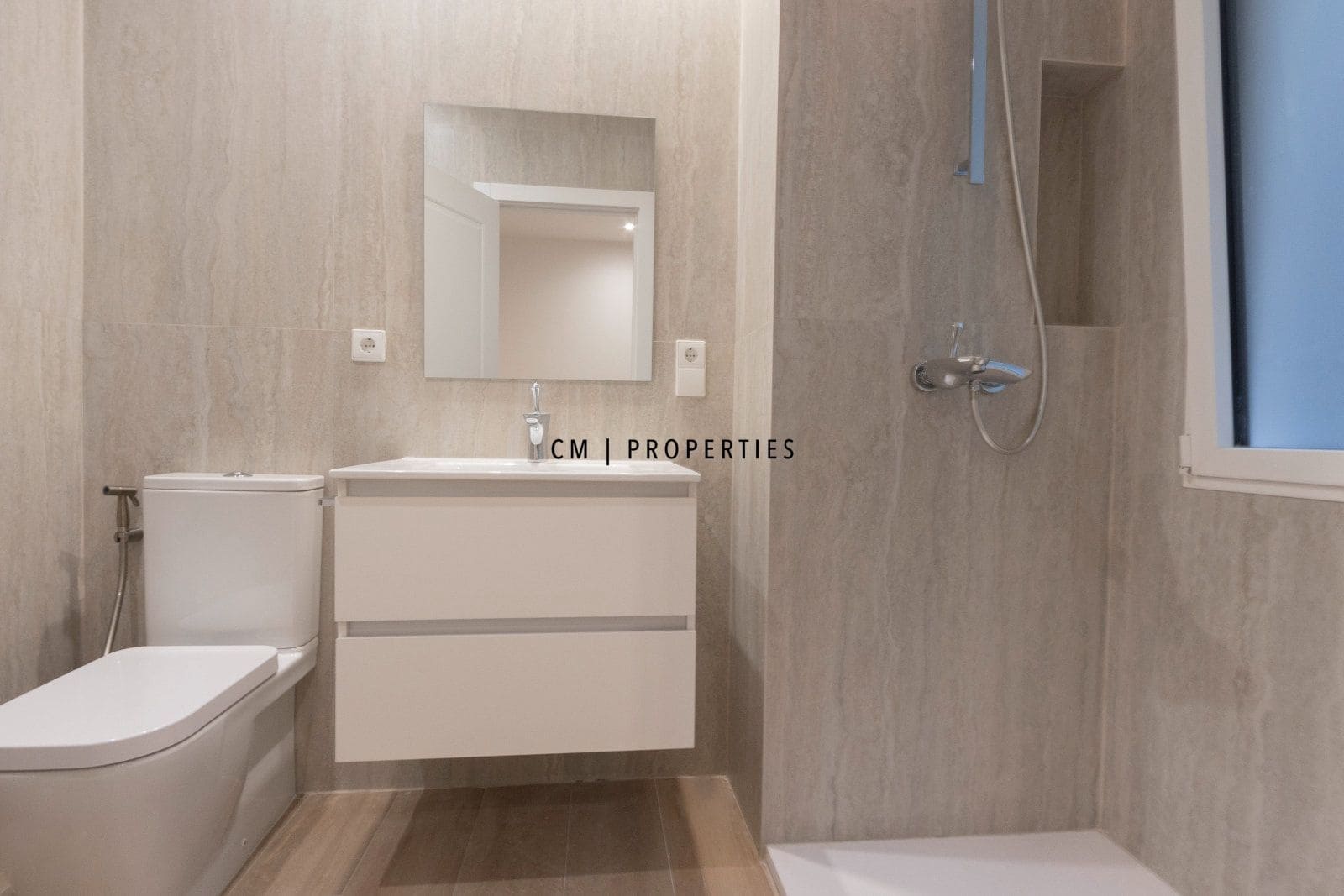 5 soverom Leilighet til leie i Valencia by - € 4 500 (Ref: 10076961)